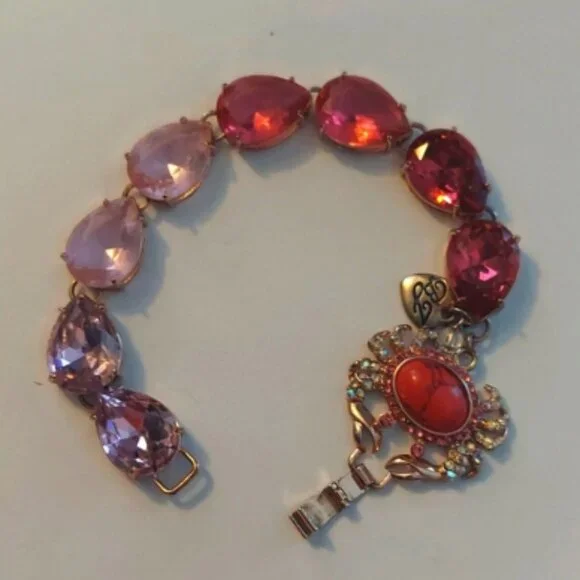 Betsey Johnson CRAB BRACELET - Picture 2 of 6